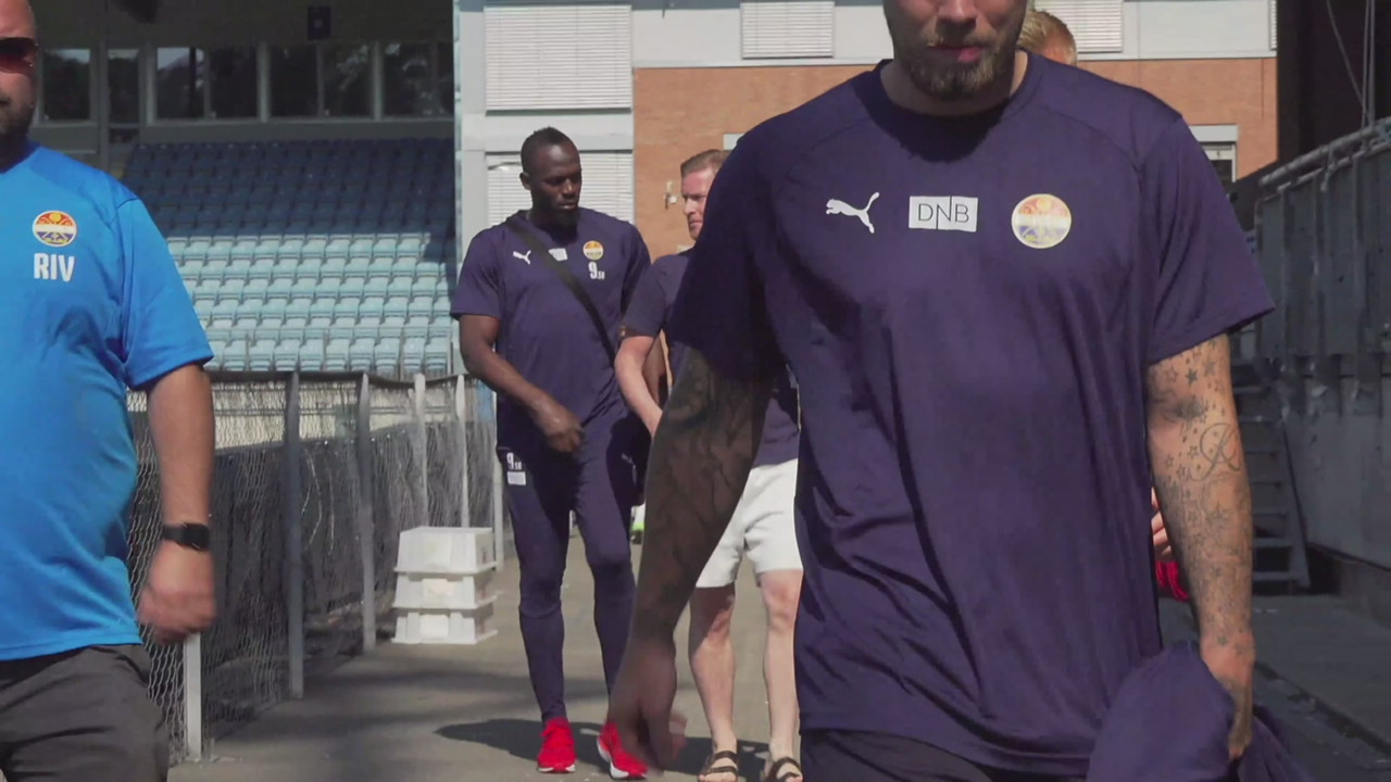Usain Bolt trener med Godset